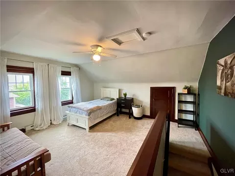 207 E High St, Hellertown, PA 18055 photo 15