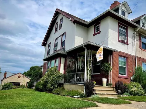 207 E High St, Hellertown, PA 18055 photo 1