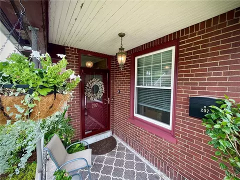207 E High St, Hellertown, PA 18055 photo 3