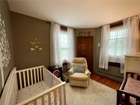 207 E High St, Hellertown, PA 18055 photo 13
