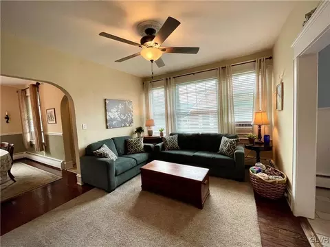 207 E High St, Hellertown, PA 18055 photo 6