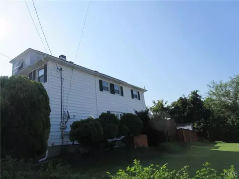 110 Ackerman St, Hellertown, PA 18055 photo 2