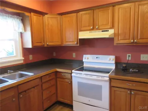 110 Ackerman St, Hellertown, PA 18055 photo 8