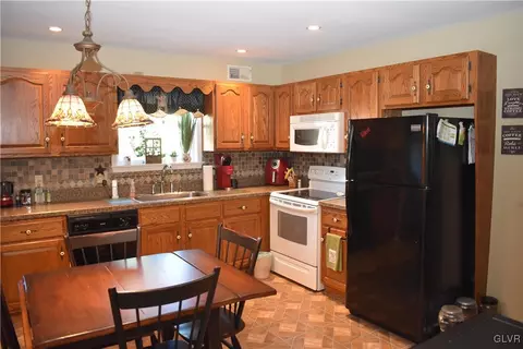 4 E 7th St, Wind Gap, PA 18091 photo 3