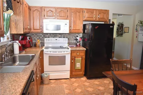4 E 7th St, Wind Gap, PA 18091 photo 4