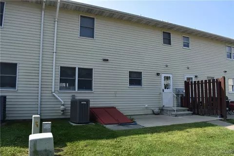 4 E 7th St, Wind Gap, PA 18091 photo 2