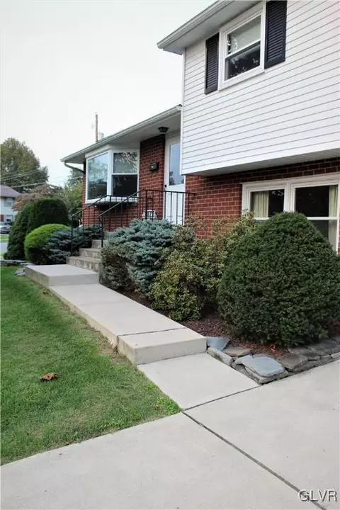 1971 Pinehurst Rd, Bethlehem, PA 18018 photo 2
