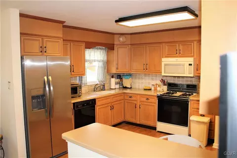 1971 Pinehurst Rd, Bethlehem, PA 18018 photo 4