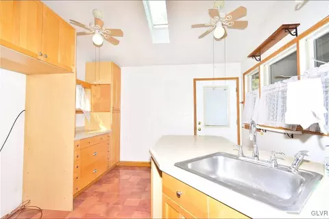 809 Willow Rd, Hellertown, PA 18055 photo 8