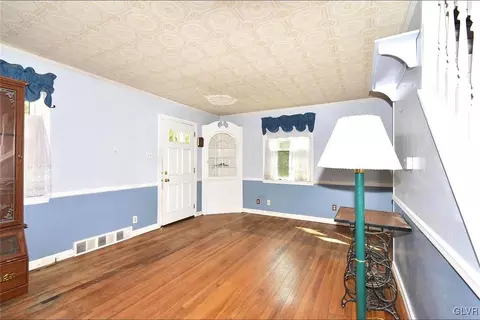 809 Willow Rd, Hellertown, PA 18055 photo 3