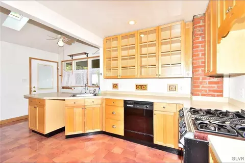 809 Willow Rd, Hellertown, PA 18055 photo 7