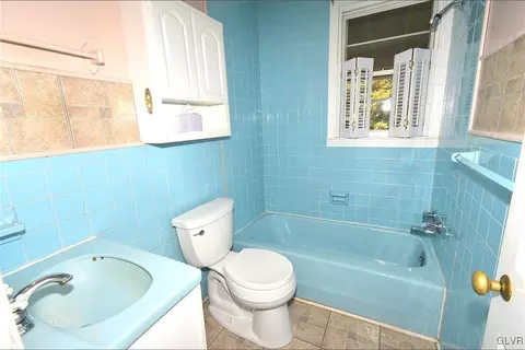 809 Willow Rd, Hellertown, PA 18055 photo 6