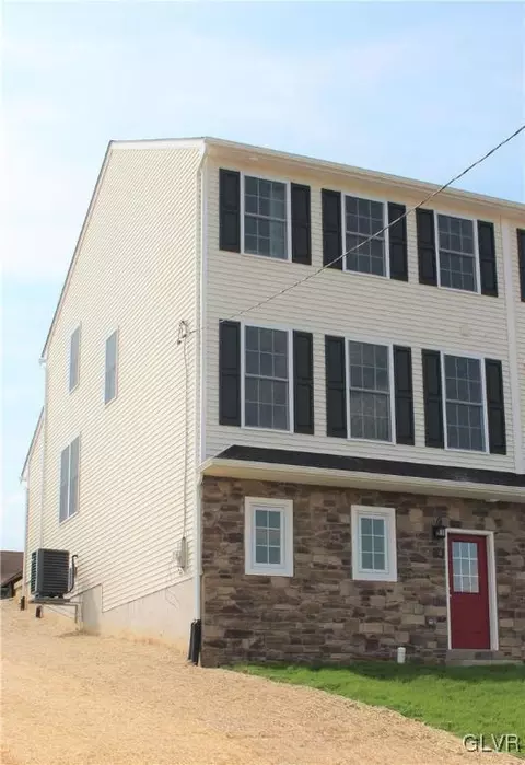 60 Hess Ave, Hellertown, PA 18055 photo 1