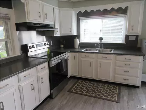 756 Wright St, Bethlehem, PA 18015 photo 9