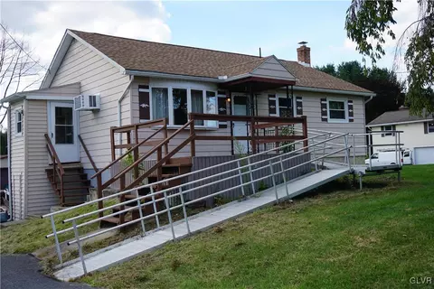 1365 Broad Rd, Wind Gap, PA 18091 photo 2