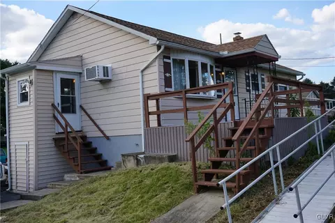 1365 Broad Rd, Wind Gap, PA 18091 photo 3