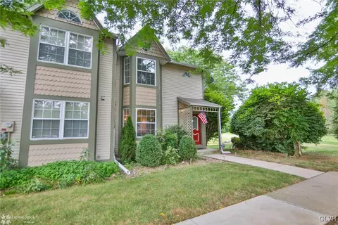 126 Founders Ct, Bethlehem, PA 18020 photo 2
