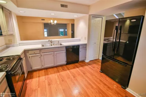 126 Founders Ct, Bethlehem, PA 18020 photo 8