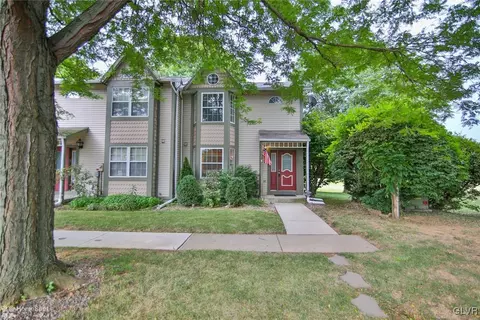 126 Founders Ct, Bethlehem, PA 18020 photo 1