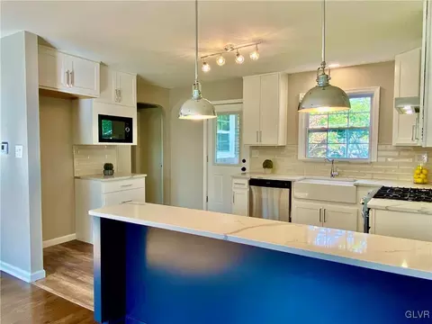 271 E Macada Rd, Bethlehem, PA 18017 photo 4