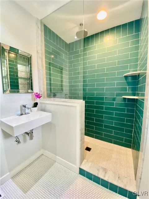 271 E Macada Rd, Bethlehem, PA 18017 photo 5