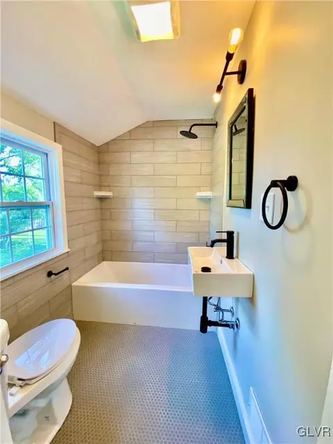 271 E Macada Rd, Bethlehem, PA 18017 photo 12