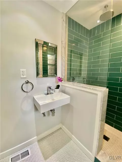 271 E Macada Rd, Bethlehem, PA 18017 photo 6