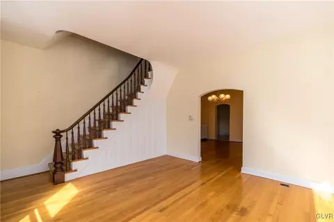 239 E Wall St, Bethlehem, PA 18018 photo 9