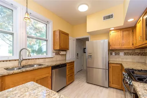 239 E Wall St, Bethlehem, PA 18018 photo 16