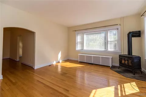239 E Wall St, Bethlehem, PA 18018 photo 10
