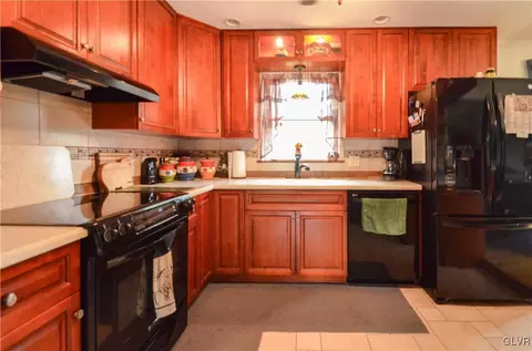 653 Trach Rd, Bath, PA 18014 photo 5