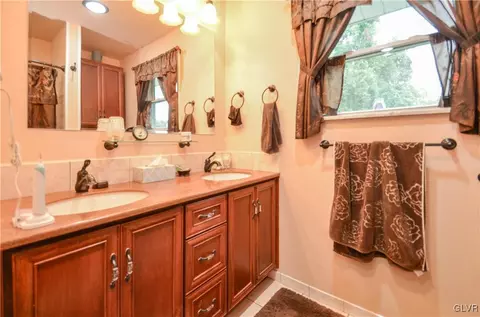 653 Trach Rd, Bath, PA 18014 photo 19