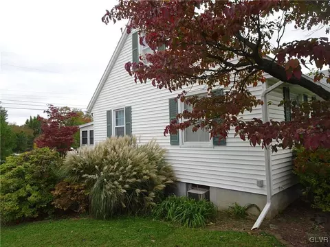 432 Locust Rd, Hellertown, PA 18055 photo 2