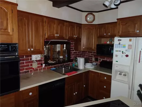 432 Locust Rd, Hellertown, PA 18055 photo 12