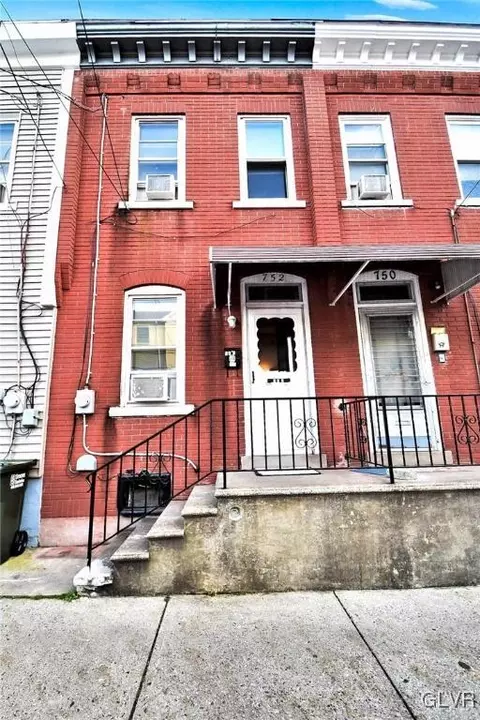 752 5th St, Bethlehem, PA 18015 photo 2