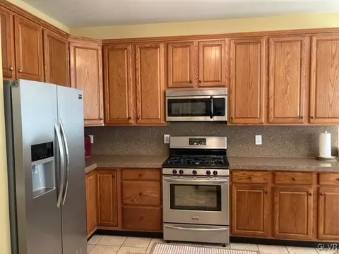 1893 Gregory Pl, Hellertown, PA 18055 photo 5