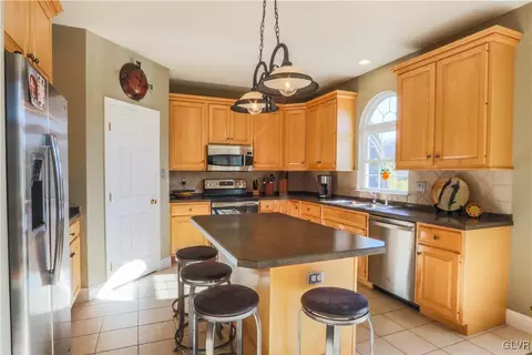 136 Starr Rd, Sinking Spring, PA 19608 photo 9