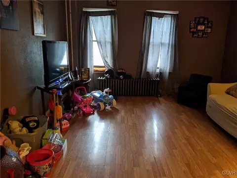 1123 Amplex St, Bethlehem, PA 18015 photo 4