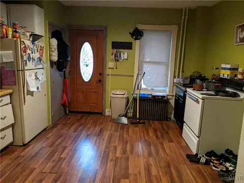 1123 Amplex St, Bethlehem, PA 18015 photo 3