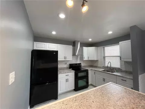 17 Bentley Ct, Reading, PA 19601 photo 2