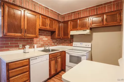 114 Old Forge Dr, Bath, PA 18014 photo 8