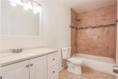 114 Old Forge Dr, Bath, PA 18014 photo 22