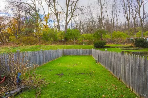 114 Old Forge Dr, Bath, PA 18014 photo 29