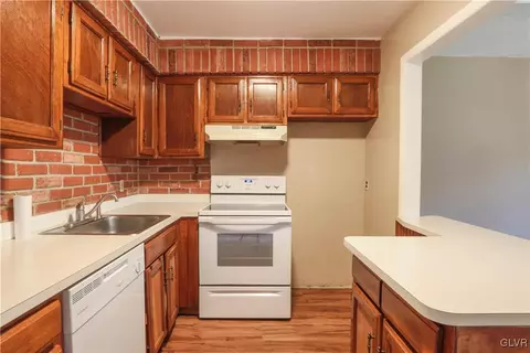 114 Old Forge Dr, Bath, PA 18014 photo 7