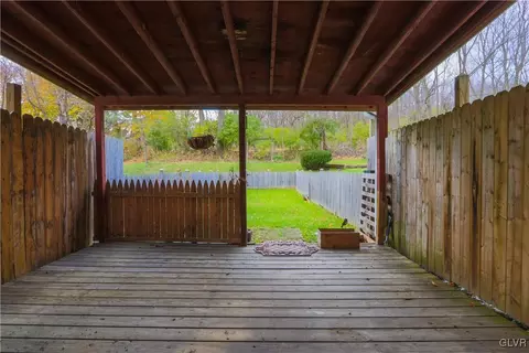 114 Old Forge Dr, Bath, PA 18014 photo 27