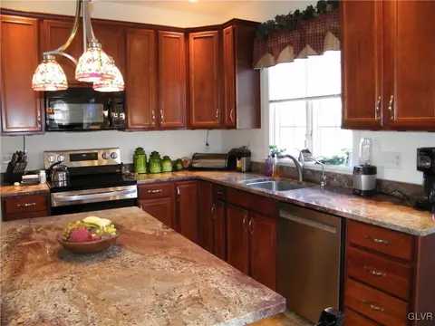 286 Smith Rd, Bath, PA 18014 photo 2