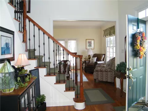 286 Smith Rd, Bath, PA 18014 photo 4