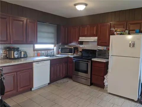 231 4th St, Coplay, PA 18037 photo 2