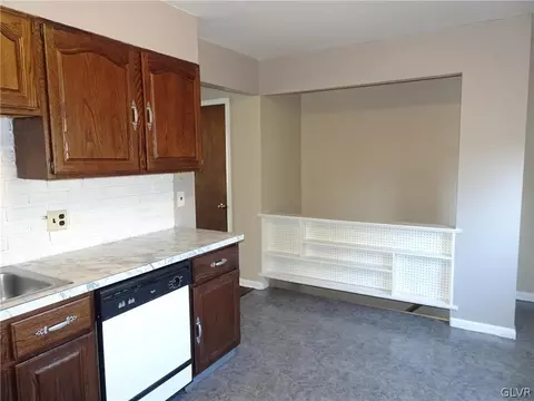229 Old Forge Dr, Bath, PA 18014 photo 7