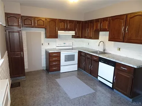 229 Old Forge Dr, Bath, PA 18014 photo 6